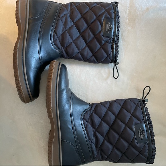 Coach snow/ rain boot size 9 - Picture 2 of 3